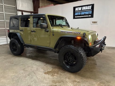 Used 2013 Jeep Wrangler Unlimited Rubicon image 2