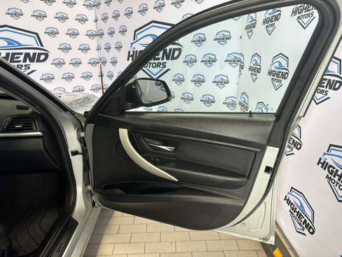 Used 2018 BMW 320i xDrive Sedan w/ Convenience Package image 21