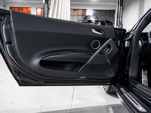 Used 2014 Audi R8 V8 w/ Full Leather Package image 22