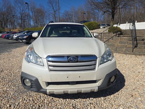 Used 2013 Subaru Outback 2.5i Limited image 2