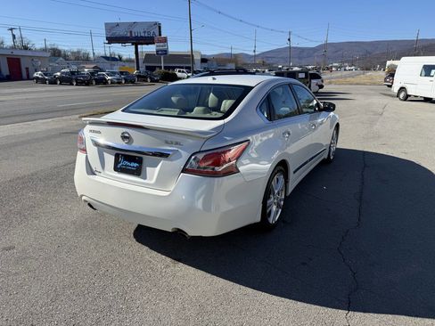 Used 2014 Nissan Altima 3.5 SL w/ Technology Package image 6