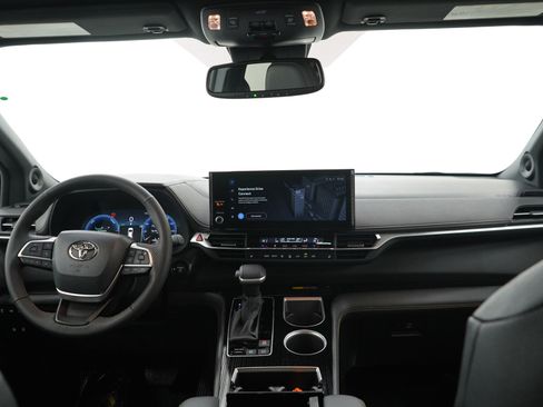 Certified 2026 Toyota Sienna XLE Woodland Edition AWD/4WD image 14