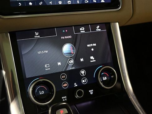 Used 2020 Land Rover Range Rover Sport SE image 44