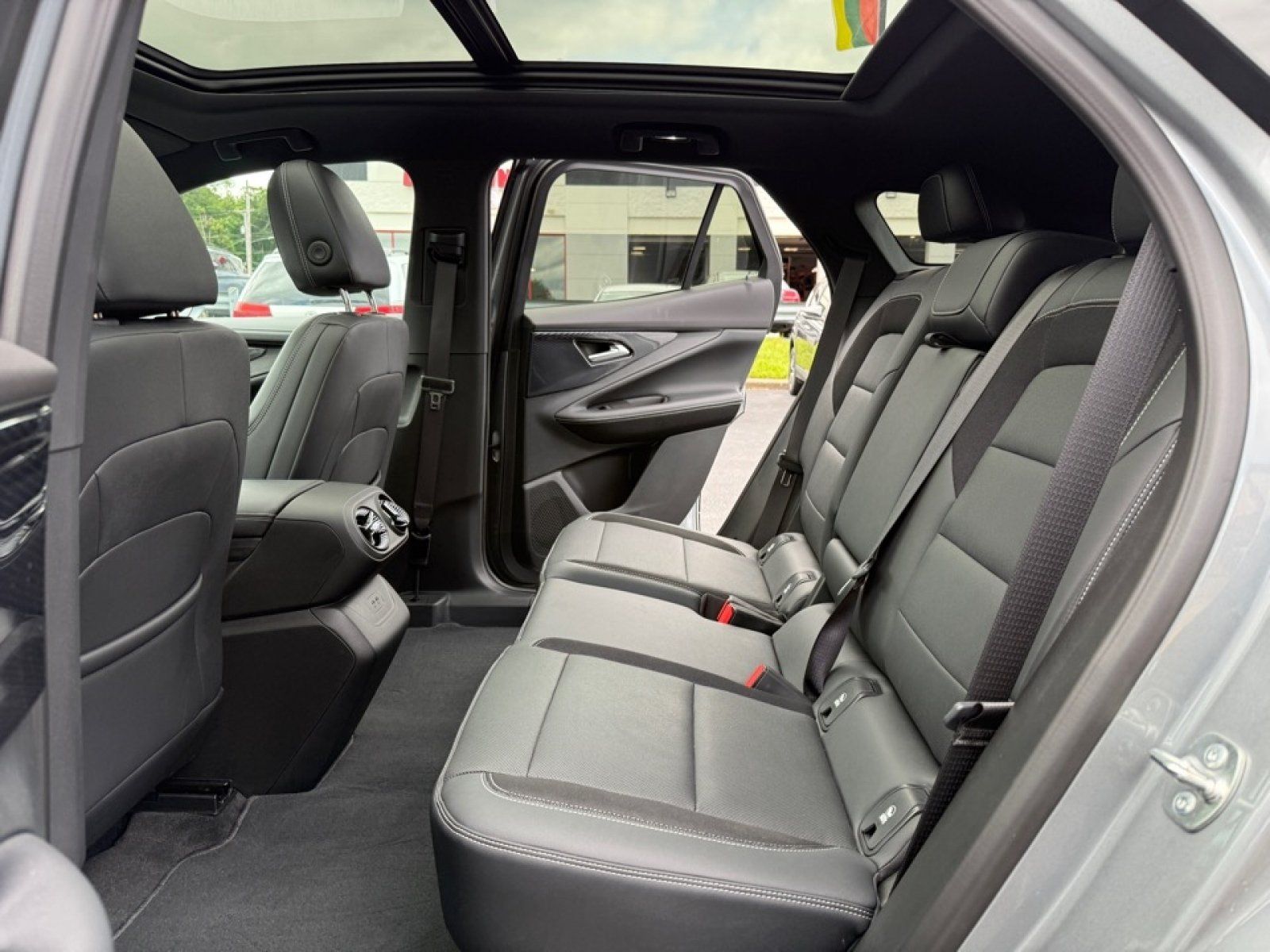 Used 2024 Chevrolet Blazer EV LT AWD/4WD image 30