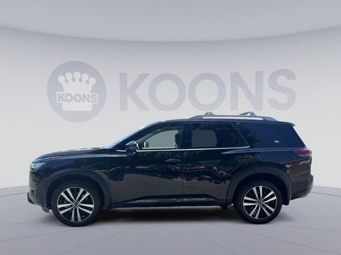 Used 2024 Nissan Pathfinder Platinum w/ Cargo Package AWD/4WD image 2