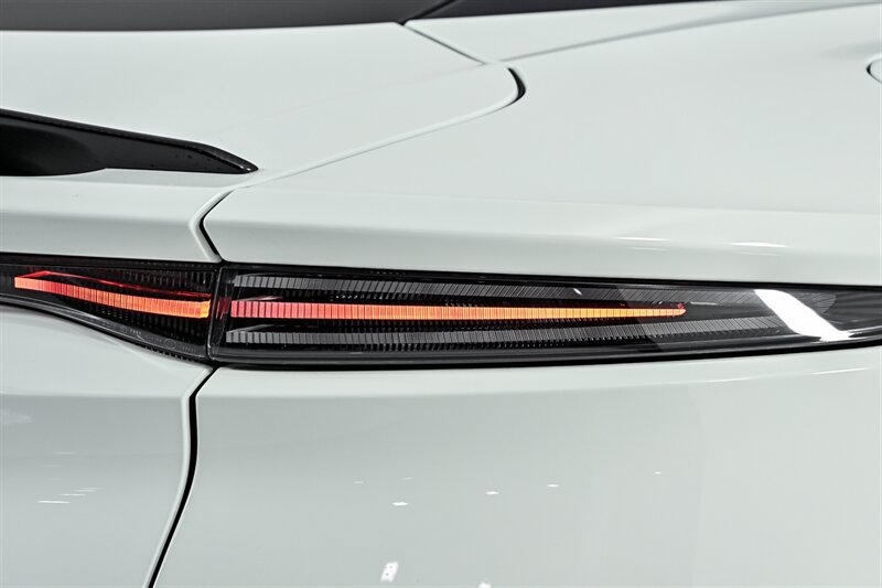 Used 2019 Aston Martin DBS Superleggera RWD image 17
