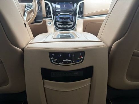 Used 2020 Cadillac Escalade Platinum AWD/4WD image 13