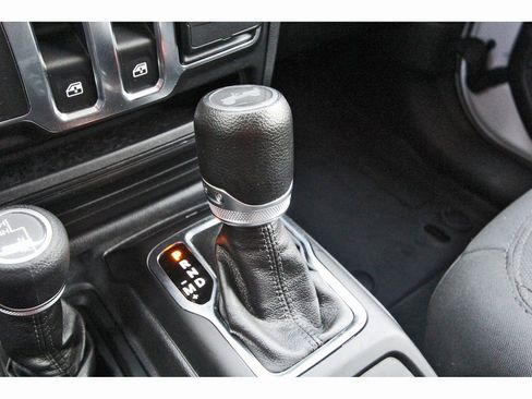 Used 2022 Jeep Wrangler Willys image 24