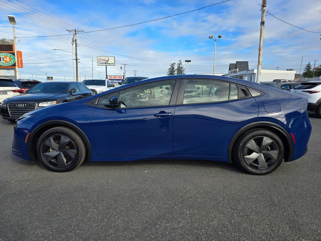 Used 2023 Toyota Prius LE FWD image 9