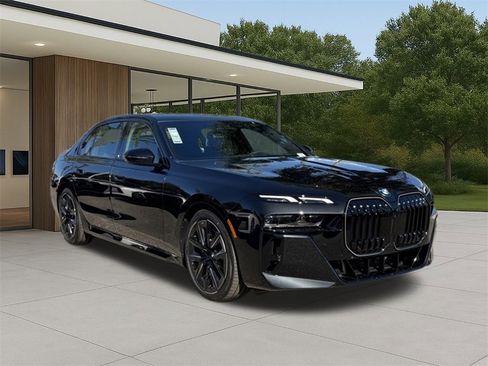 New 2026 BMW 740i image 3