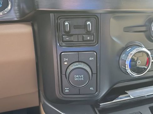 Used 2024 Ford F350 Lariat w/ Lariat Ultimate Package AWD/4WD image 42
