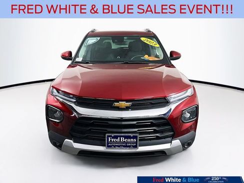 Used 2023 Chevrolet TrailBlazer LT w/ Convenience Package FWD image 2