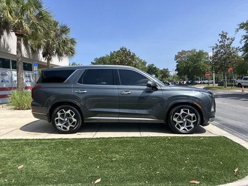Used 2022 Hyundai Palisade Calligraphy FWD image 2