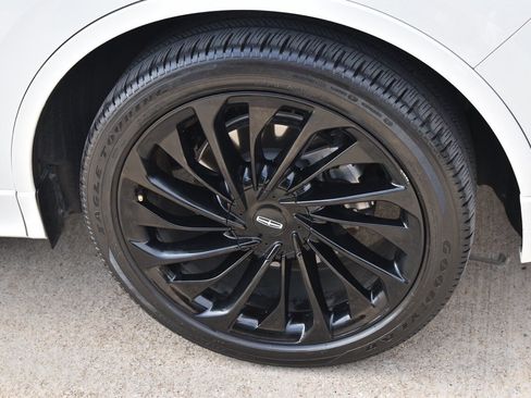 Used 2021 Lincoln Aviator Black Label w/ Class IV Trailer Tow Package image 10
