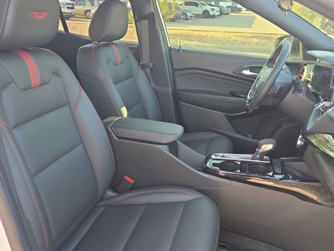 Used 2025 Chevrolet Trax RS w/ Sunroof Package FWD image 18