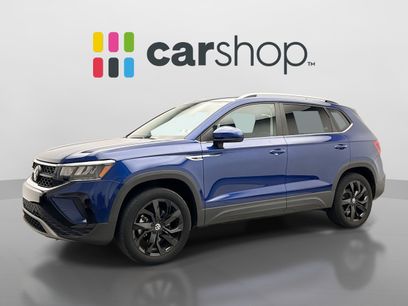 Used 2023 Volkswagen Taos SE w/ Panoramic Sunroof Package