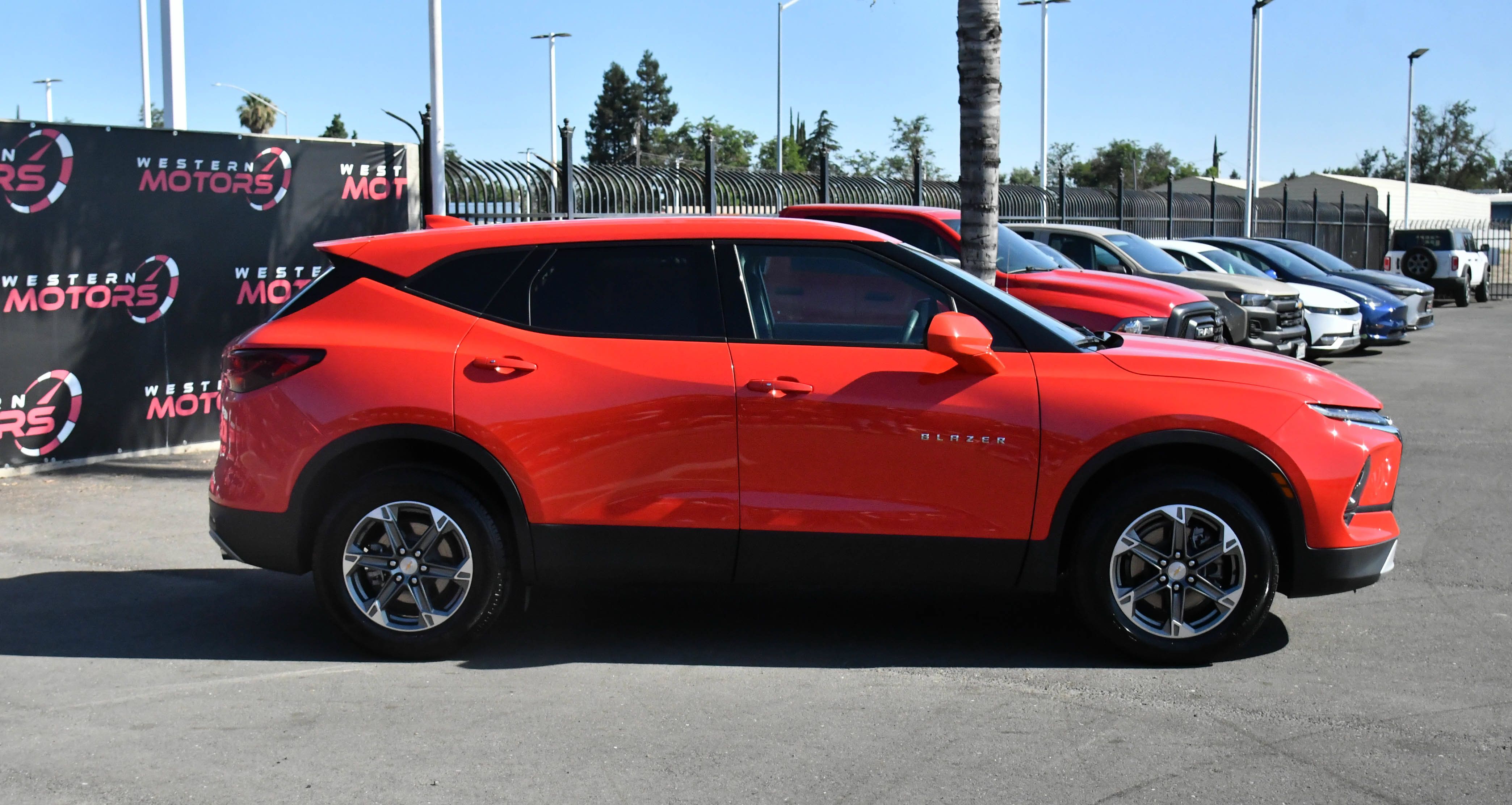 Used 2025 Chevrolet Blazer LT FWD image 9