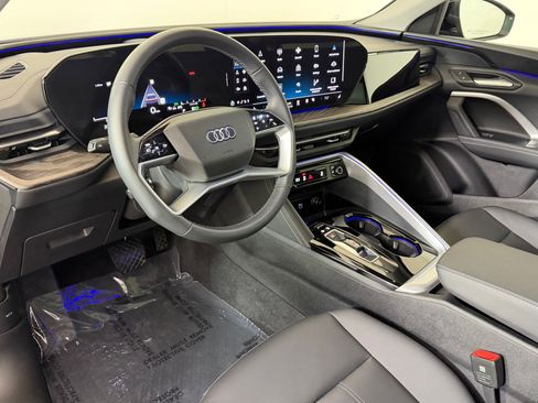 Used 2025 Audi Q5 Premium w/ Convenience Package AWD/4WD image 4