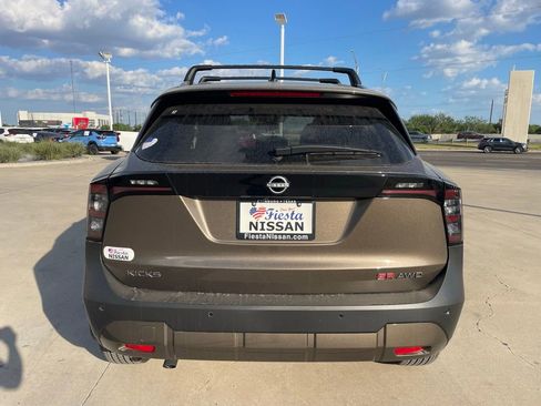 New 2026 Nissan Kicks SR w/ Cold Weather Package image 4