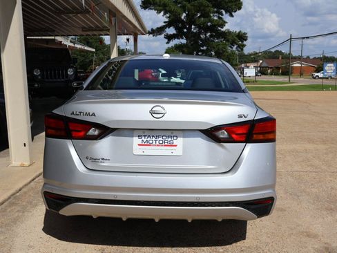 Used 2024 Nissan Altima 2.5 SV FWD image 7