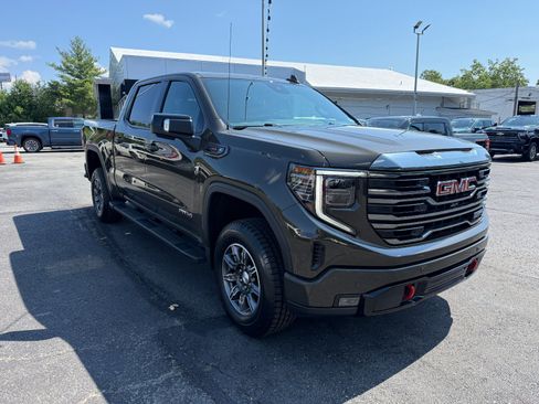 Used 2024 GMC Sierra 1500 AT4 w/ AT4 Preferred Package AWD/4WD image 7