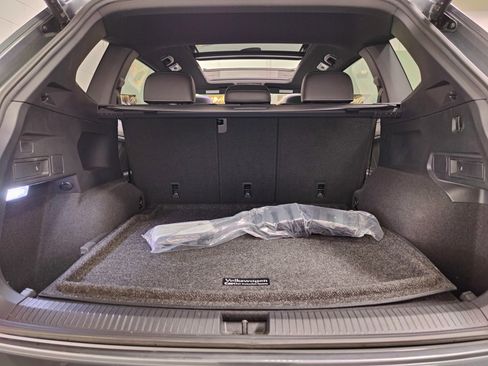 Certified 2022 Volkswagen Tiguan SE R-Line image 16