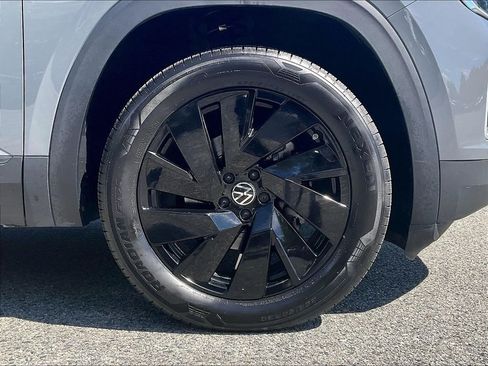 Used 2025 Volkswagen Atlas SE AWD/4WD image 7