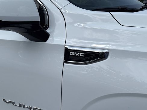 Used 2023 GMC Yukon SLT w/ SLT Premium Package AWD/4WD image 11