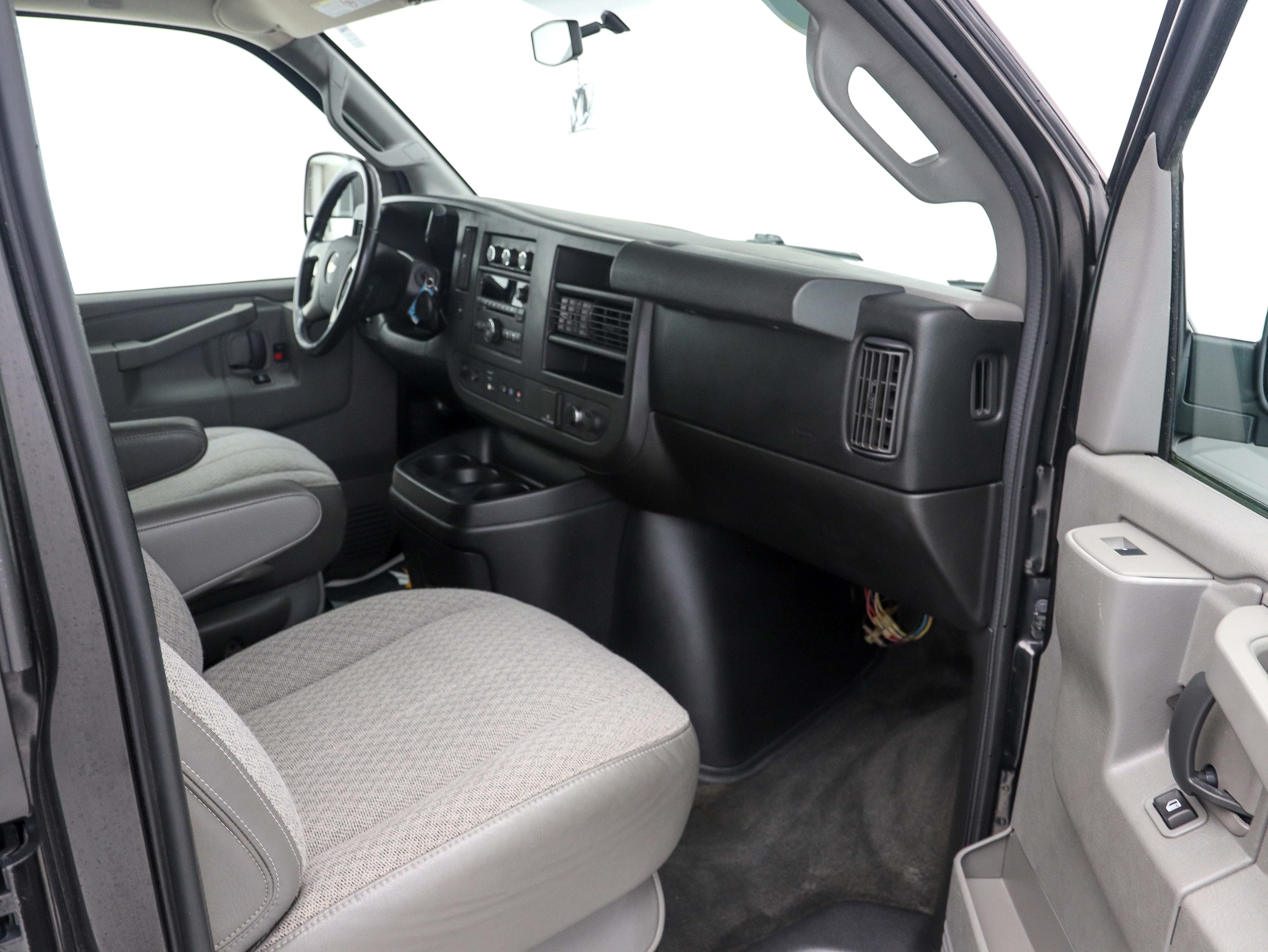 Used 2016 Chevrolet Express 2500 LS RWD image 17