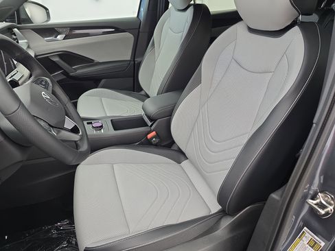 New 2026 Volkswagen Tiguan SE R-Line FWD image 15