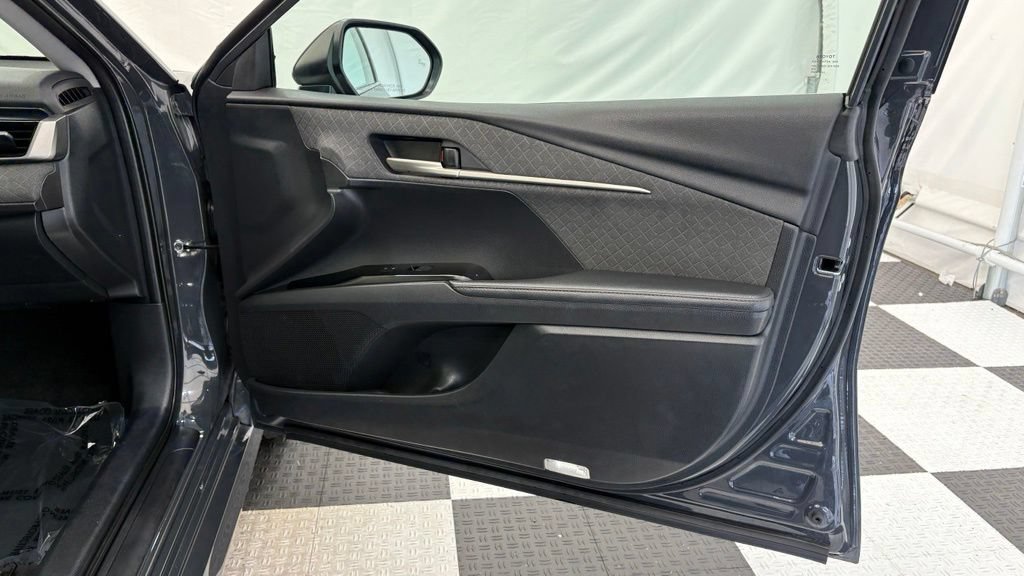Used 2025 Toyota Camry XLE FWD image 21
