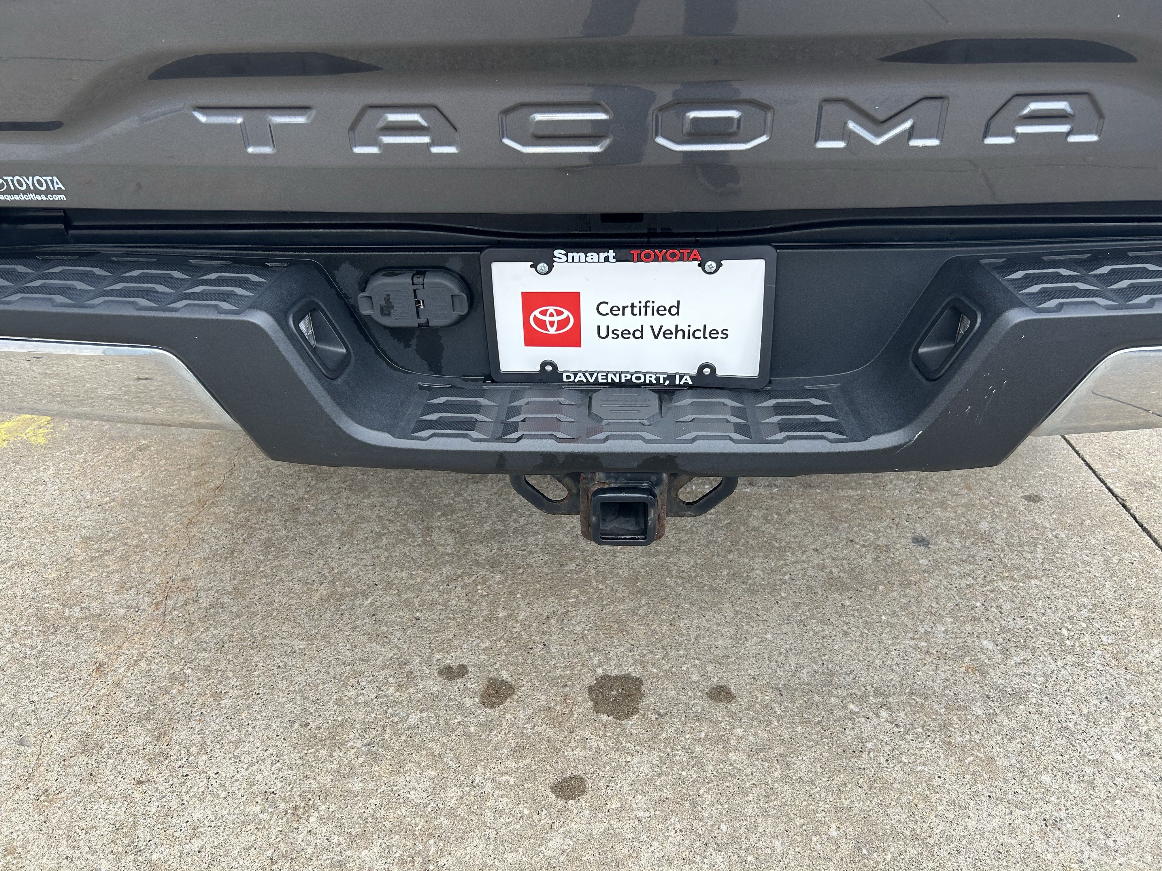 Certified 2018 Toyota Tacoma TRD Off-Road AWD/4WD image 8