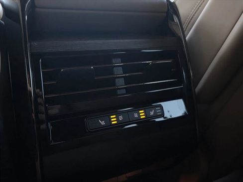 Used 2023 Land Rover Range Rover Sport SE image 17