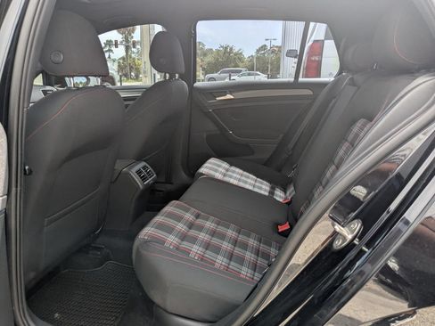 Used 2018 Volkswagen GTI SE FWD image 17