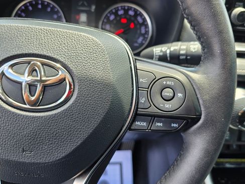Used 2021 Toyota RAV4 XLE Premium FWD image 19