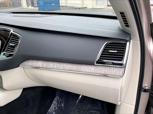Used 2023 Volvo XC90 B6 Ultimate w/ Protection Package Premier image 19