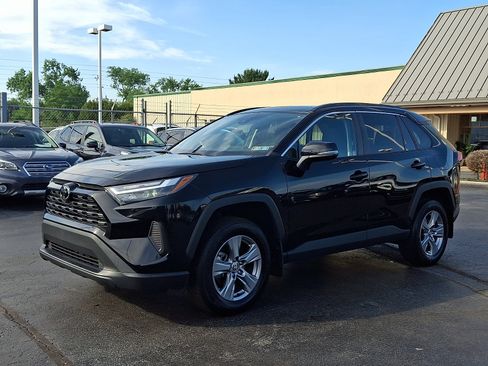 Used 2024 Toyota RAV4 XLE AWD/4WD image 3