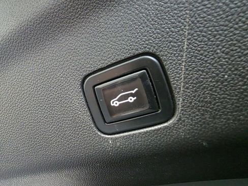 Used 2021 Chevrolet Suburban LT AWD/4WD image 23
