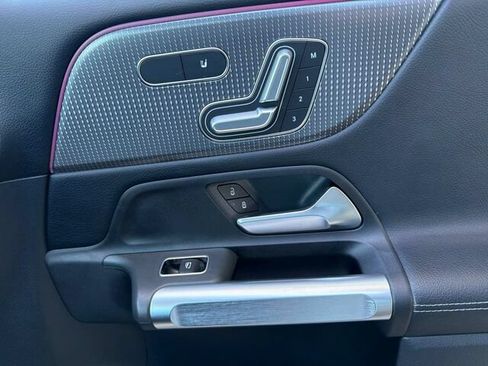 Certified 2022 Mercedes-Benz GLB 250 4MATIC image 21