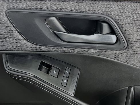 Used 2023 Nissan Rogue SV image 32