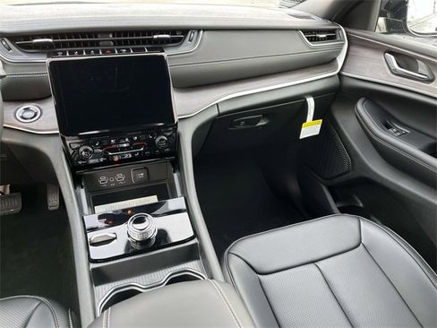 New 2025 Jeep Grand Cherokee L Limited w/ Luxury Tech Group II image 11