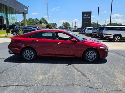 New 2025 Hyundai Elantra Hybrid FWD image 13