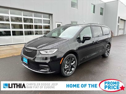 New 2026 Chrysler Pacifica Select
