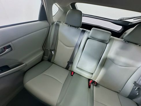 Used 2014 Toyota Prius Four image 12