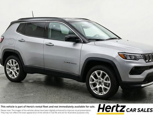 Used 2025 Jeep Compass Limited image 1