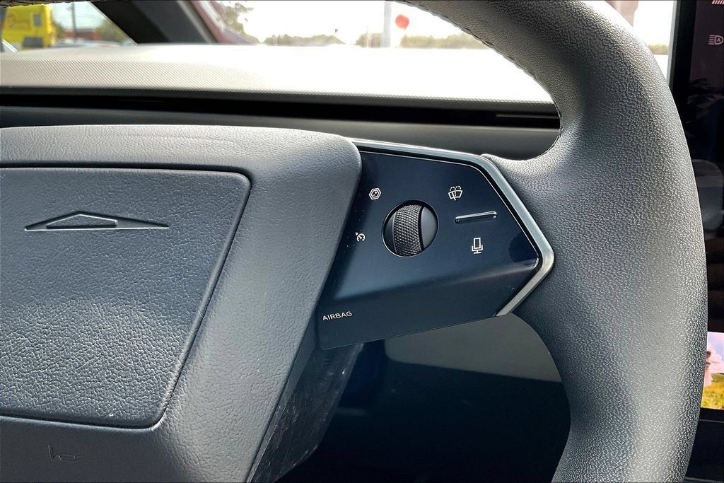 Used 2024 Tesla Cybertruck AWD Crew Cab image 8