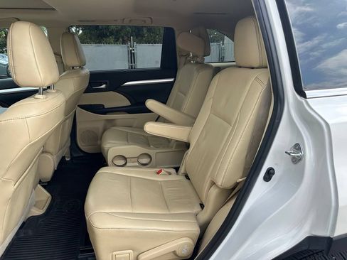 Used 2019 Toyota Highlander XLE FWD image 9