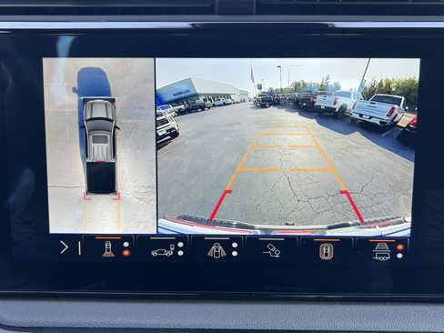 Used 2025 GMC Sierra 1500 AT4 w/ AT4 Premium Package AWD/4WD image 12
