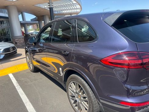 Used 2018 Porsche Cayenne AWD/4WD image 3