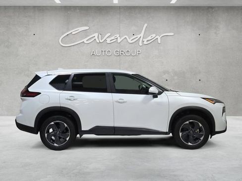 Used 2024 Nissan Rogue SV image 17